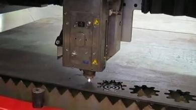 Koolstofstaal/Roestvrij staalcnc Lasersnijmachine 1200mm * 900mm
