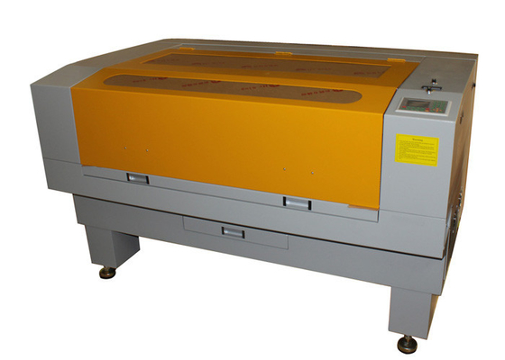 CCD-de Laser die van cameraco2 Machinaal gesneden Geweven Kleine Etiketten en Handelsmerken snijden
